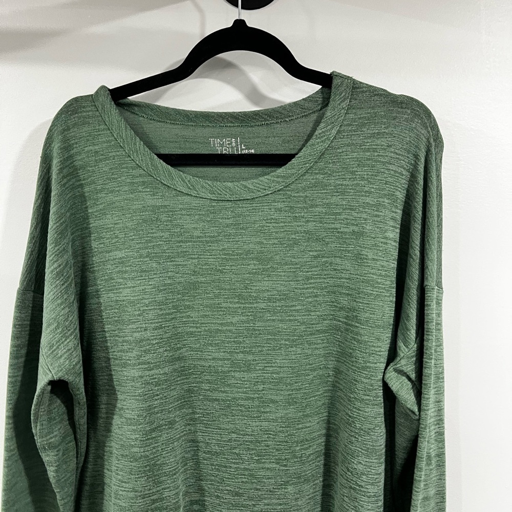 Time and Tru Green Long Sleeve Top Size L Casual Tee